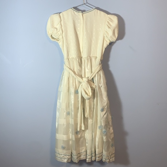 Vintage handmade girls puff sleeve white Cream Dress with Blue Floral rosette’s - Picture 3 of 6